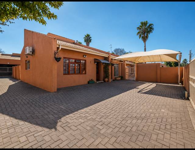 3 BEDROOM TOWNHOUSE FOR SALE IN THREE RIVERS